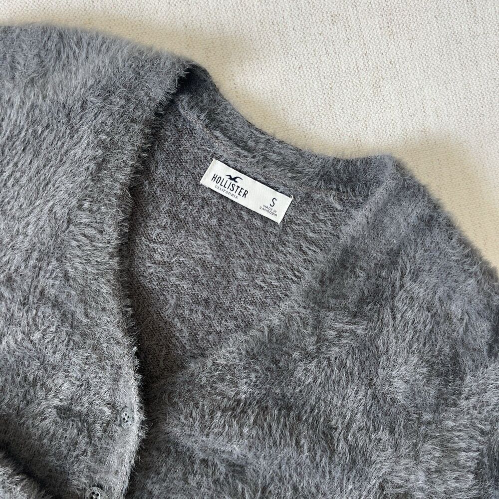 Hollister Cropped Fuzzy Cardigan Y2K Women’s Small Gray Button Front Sweater